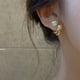 thumbnail image 1 of Pendientes de aro con perlas de imitación para mujer, aretes pequeños clásicos, joyería de boda, elegantes y bonitos JM, 1 of 5
