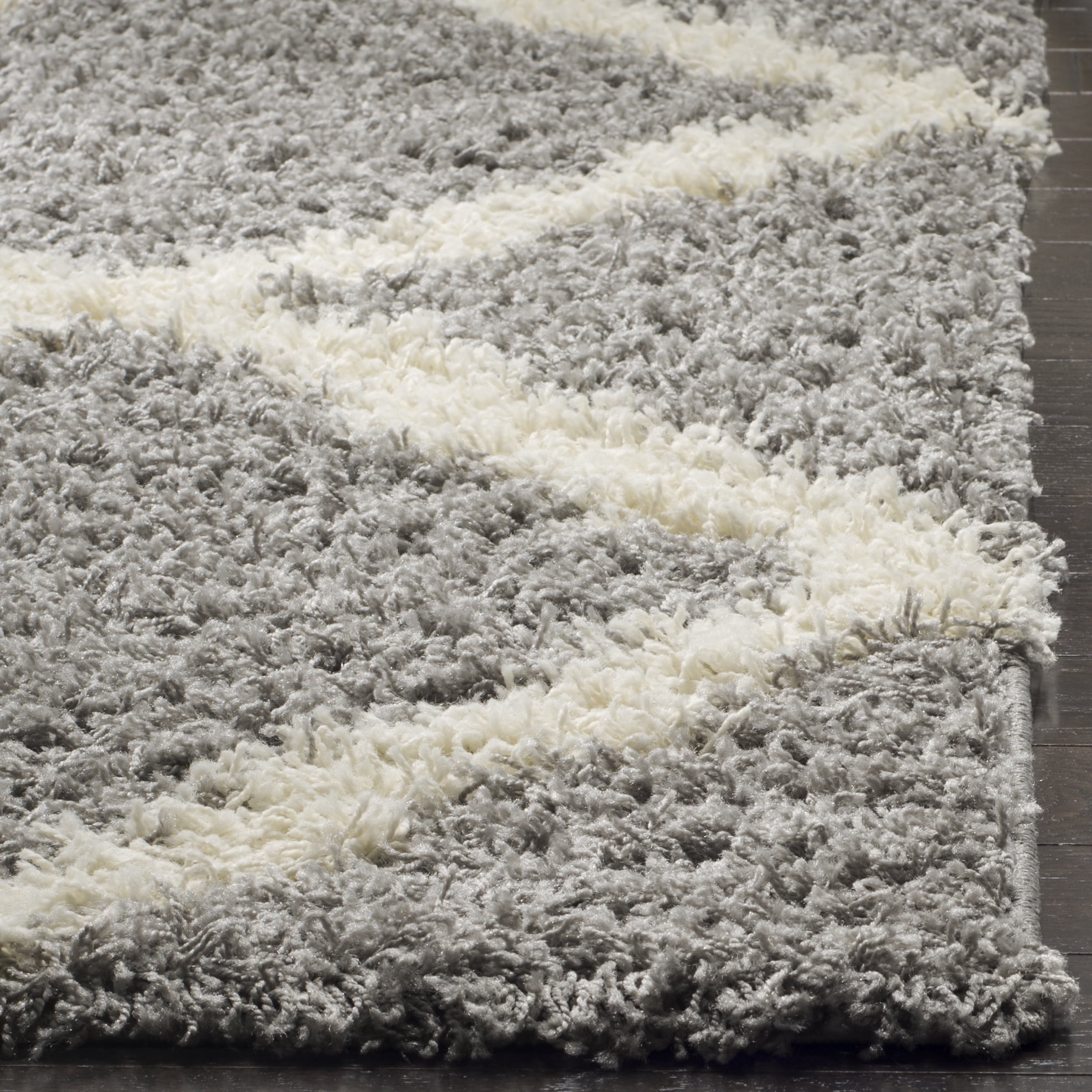 SAFAVIEH Daley Geometric Plush Shag Area Rug, Grey/Ivory, 4' x 4' Square