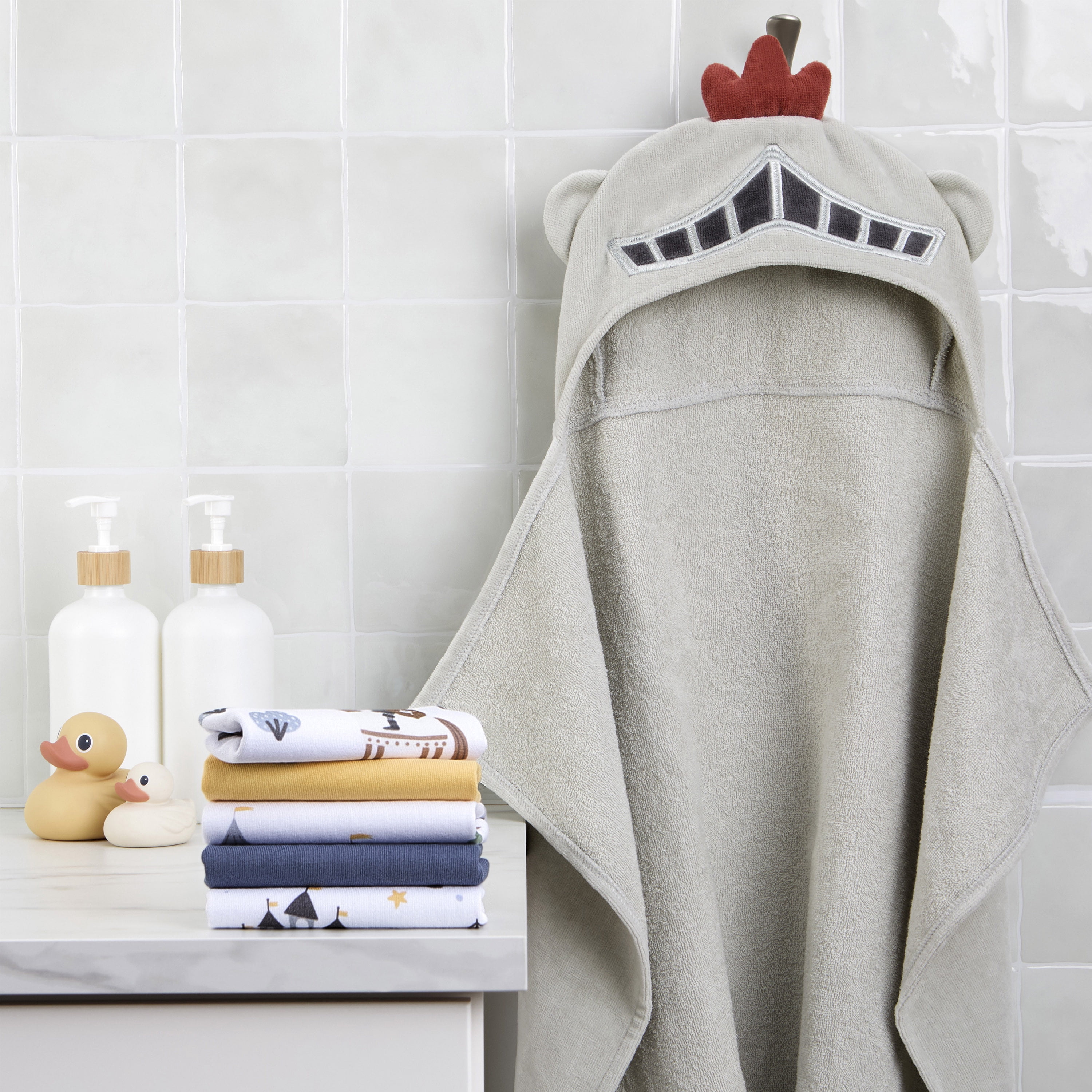 volur Good Knight 6 pc Gift Set - Hooded Towel & 5pc Wash Cloths, Knight Print