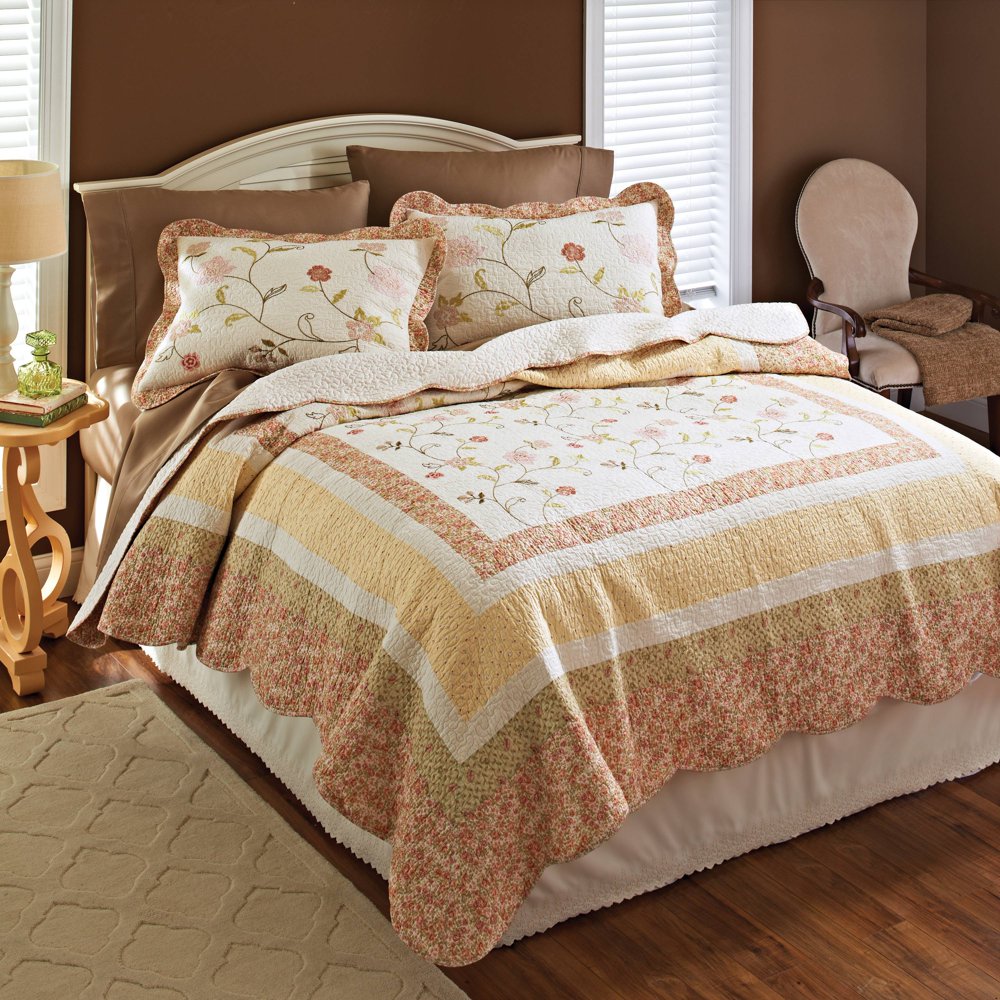 Better Homes & Gardens Priscilla Bedding Quilt, 1 Each