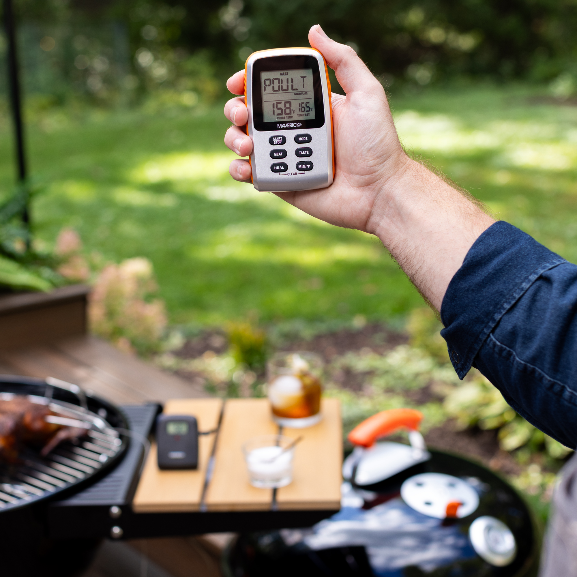 Maverick Wireless Remote Meat Thermometer, 300 ft Range, Color-Changing LCD, 9 Presets, 662°F Probe, Timer & Alerts for Grill, Smoker, Oven