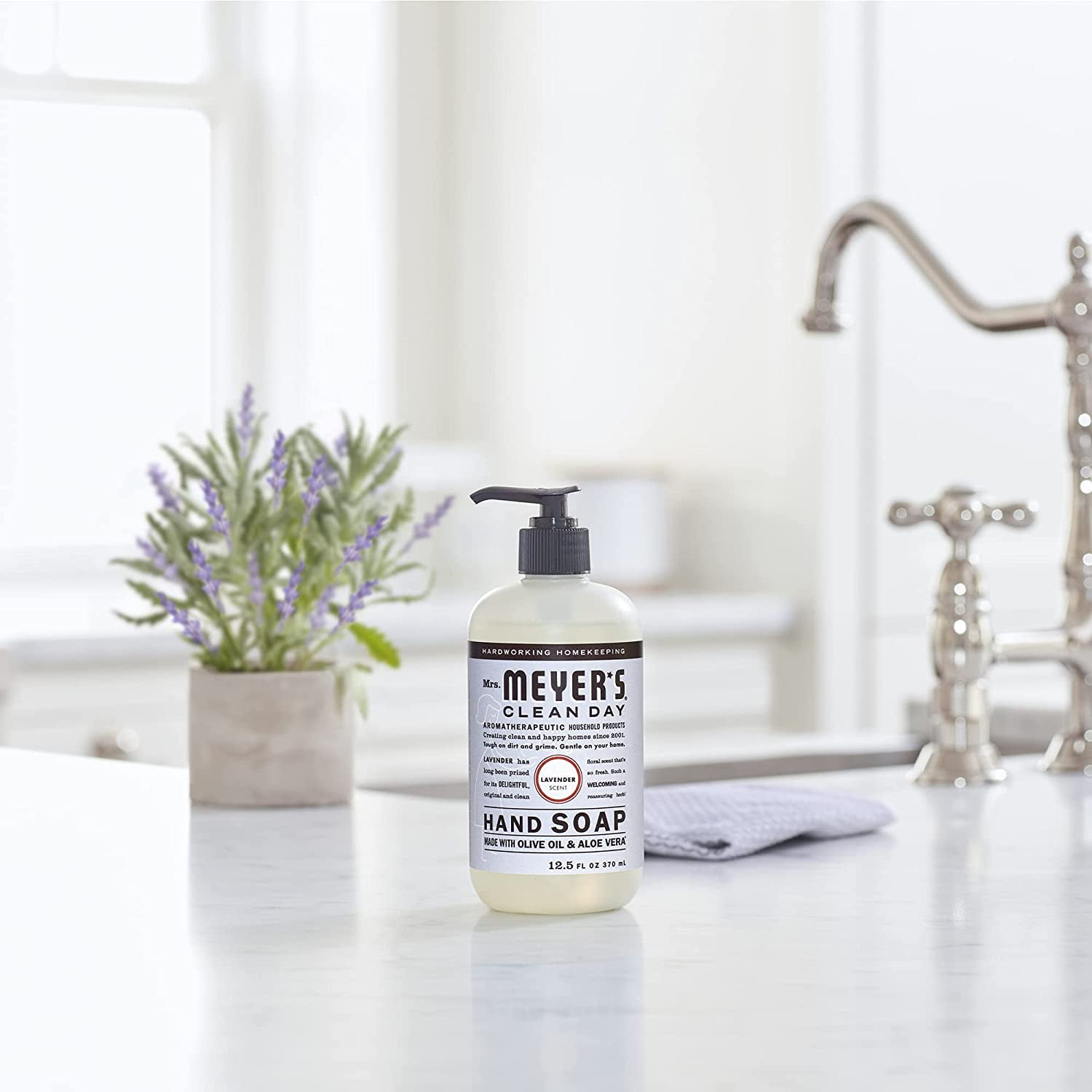 Mrs. Meyer's Clean Day Lavender Kitchen Set Variety, 1 Dish Soap 16 fl oz, 1 Hand Soap 12.5 oz, 1 Multi-Surface Cleaner 16 oz