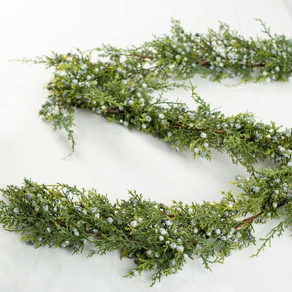 Factory Direct Craft Artificial Weather Resistant Cedar Juniper Berry Garland