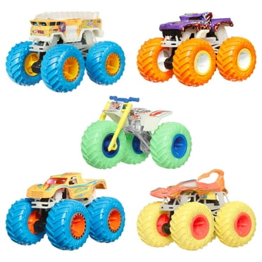 Hot Wheels Monster Trucks Die-Cast 1:64 Scale Toy Truck that Glows in the Dark (Styles May Vary)