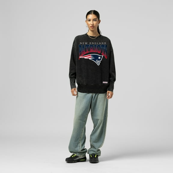 Women's Mitchell & Ness  Black New England Patriots Delineate Mineral Wash Crewneck Sweatshirt
