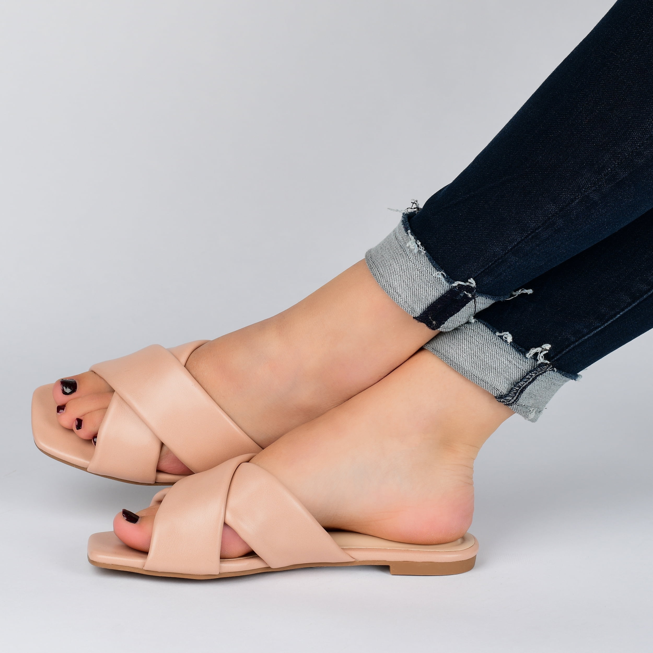 Journee Womens Carlotta Slide Flat Sandals
