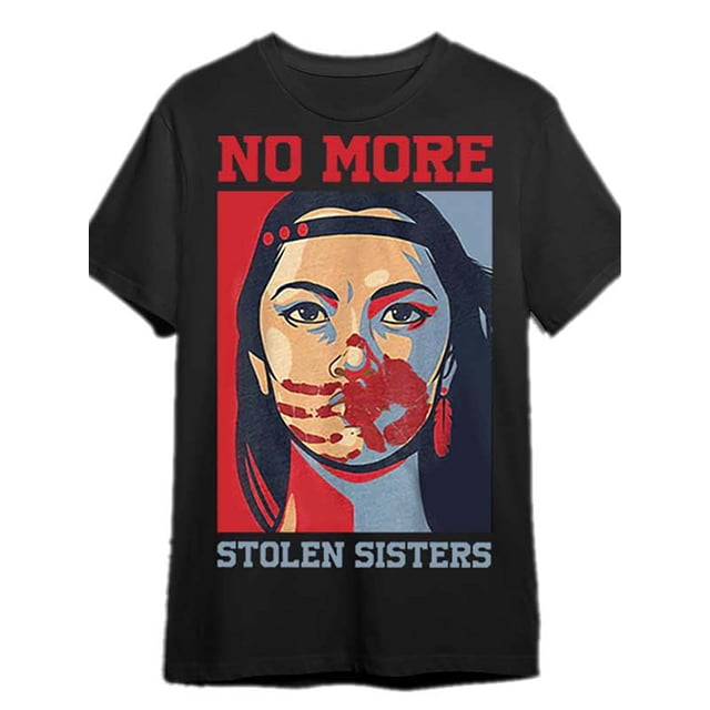 Camiseta gráfica "No More Stolen Sisters", cuello redondo, estilo casual con elasticidad media, color liso con detalle de aplique, corte regular - negro, ropa casual | Camisa con mensaje social | Text