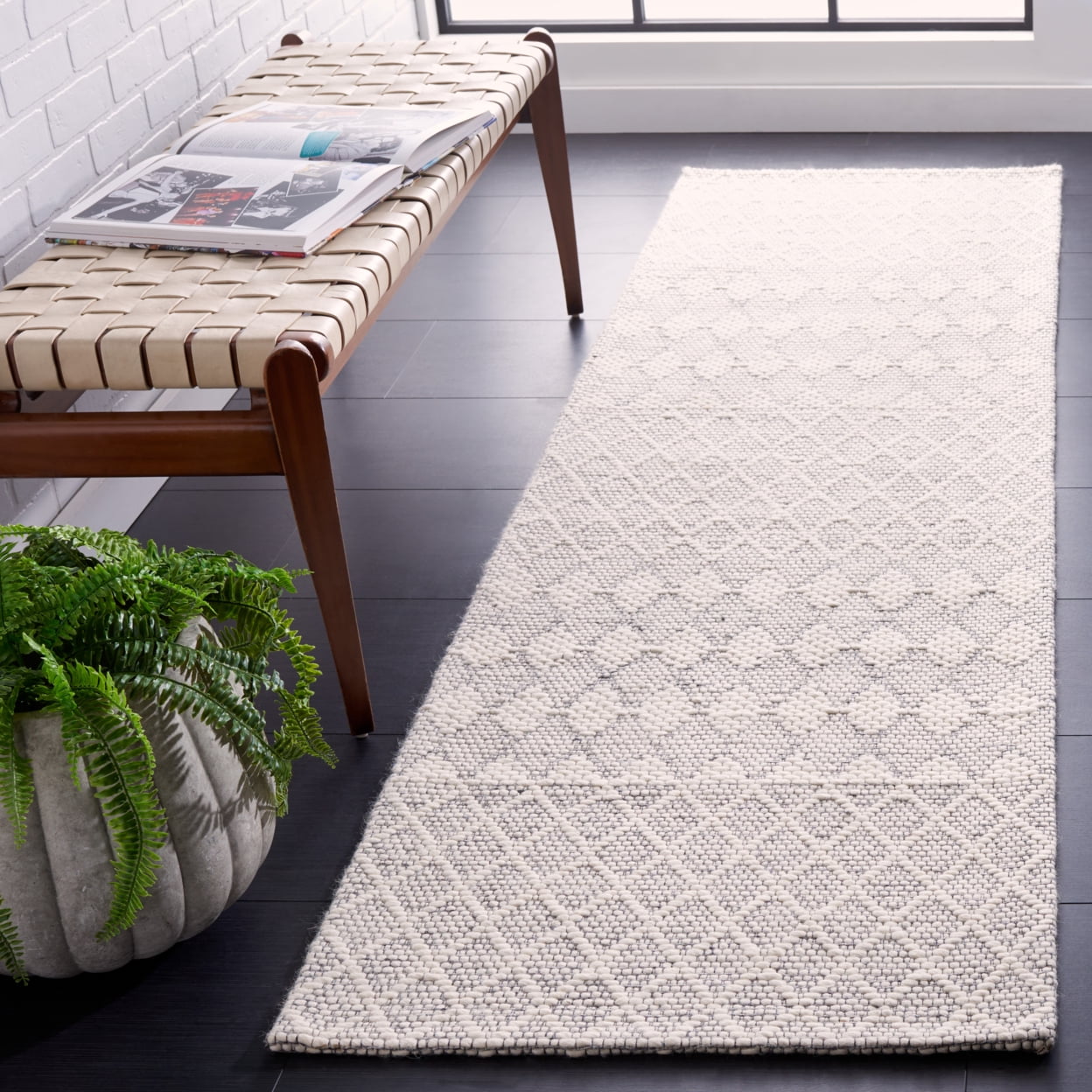 SAFAVIEH Marbella Raschelle Diamond Runner Rug, Ivory, 2'3" x 8'