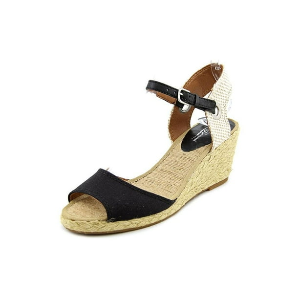 Sandalia de cuña Kyndra para mujer de Lucky Brand en color negro