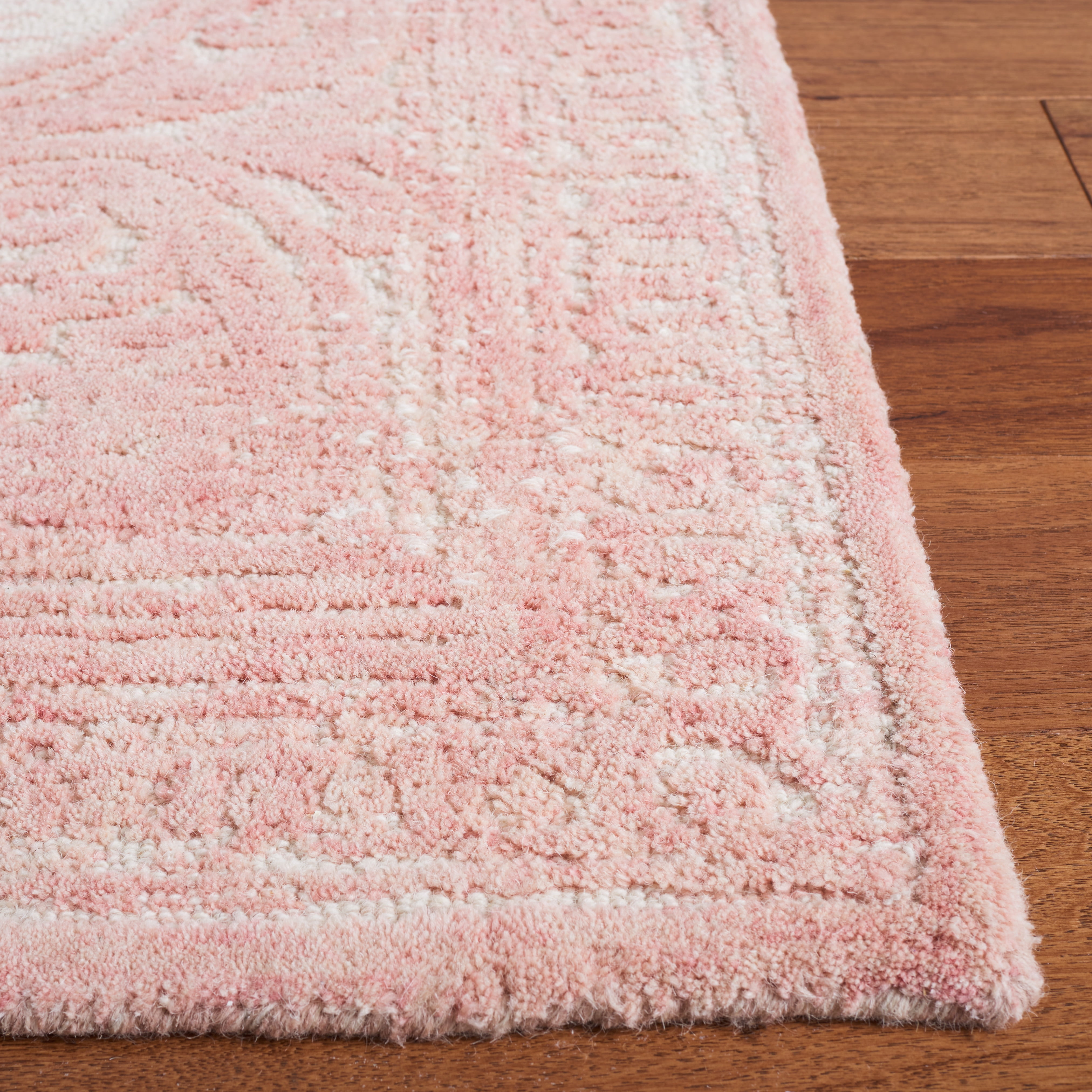 Safavieh Metro Gertrude Medallion Runner Rug, Pink/Ivory, 2'3" x 8'