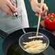 thumbnail image 1 of Cuchara ranurada de acero inoxidable con mango tipo madera para freír y colar alimentos, utensilio de cocina resistente al calor con gancho colgante, 1 of 6