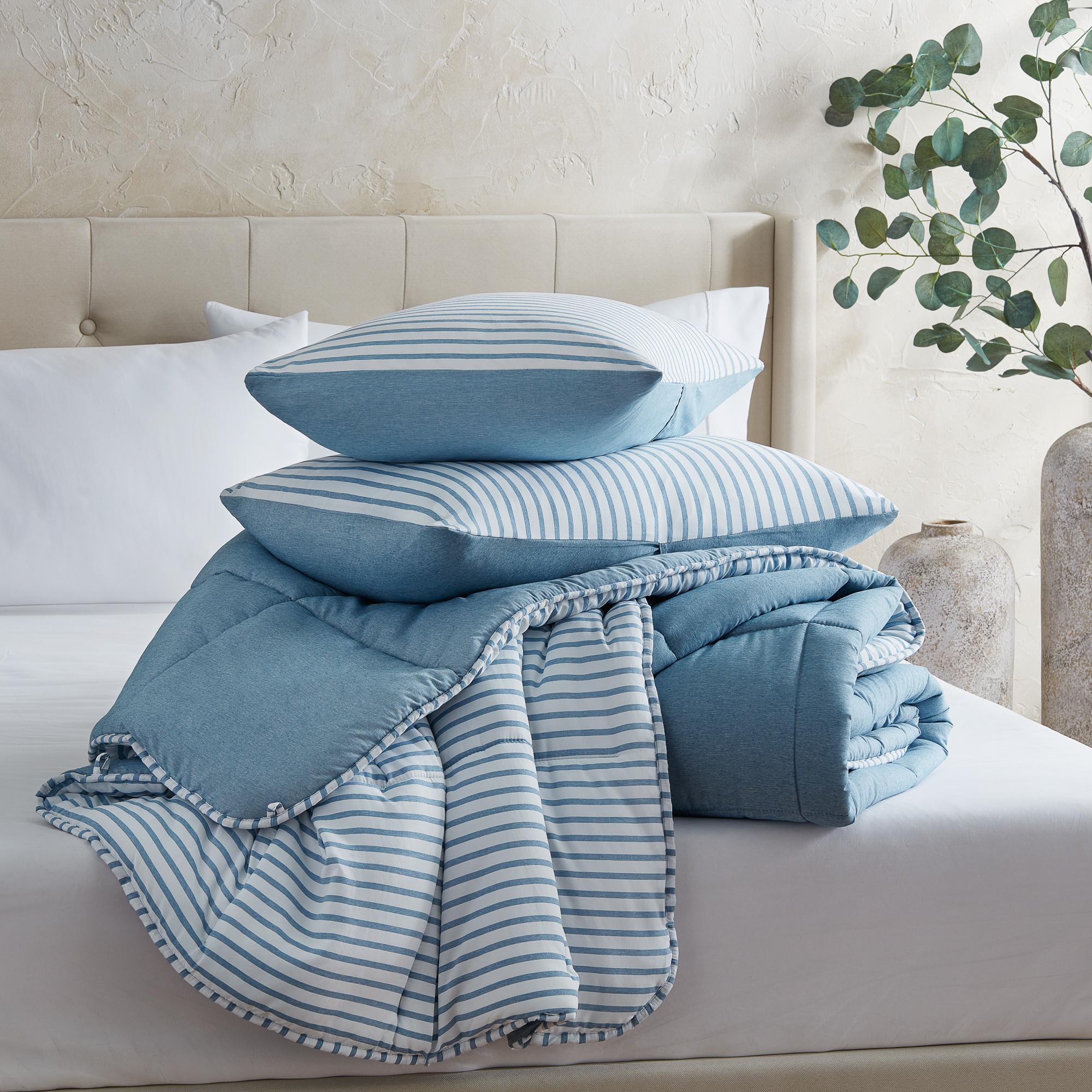 Rest Haven Reversible Hypoallergenic Chambray 3 Piece Comforter Set, Oversized King, Blue