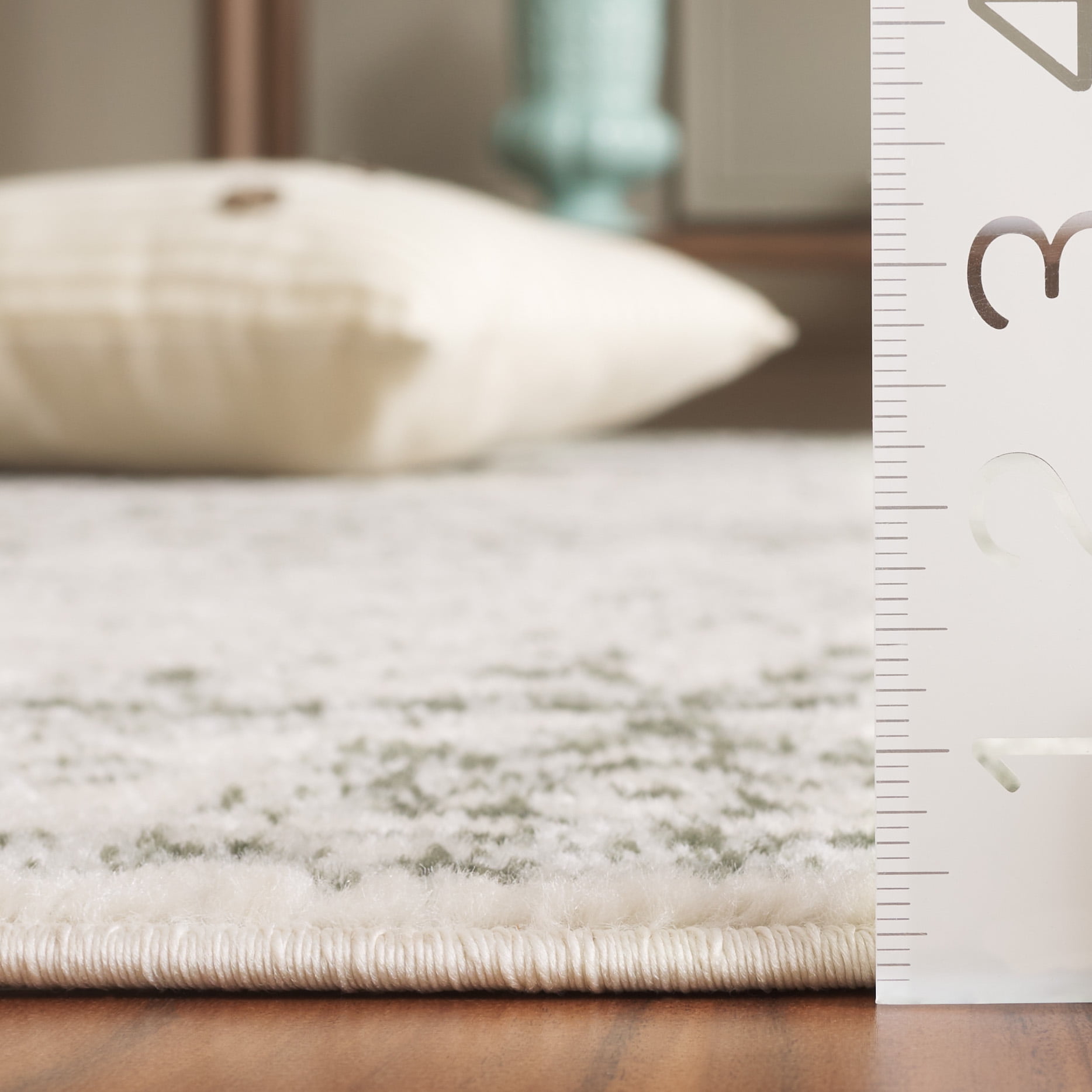 Safavieh Adirondack Wyatt Traditional Distressed Area Rug, Ivory/Dark Green, 4' x 4' Round