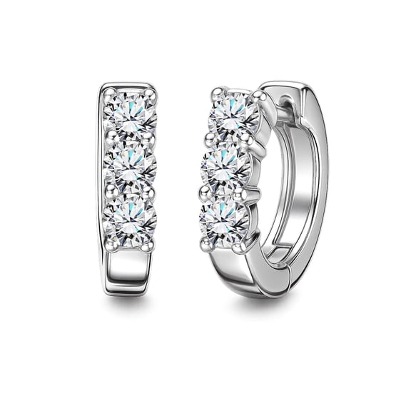 JeenMata Boucles d'Oreilles Créoles Huggie en Diamant de Laboratoire de 1 Carat - Boucles Huggie à Trois Pierres Taille Ronde en Placage Or Blanc 18K pour Femmes