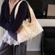 thumbnail image 4 of Bolsos de mano de gran capacidad para mujer, bolso de mano informal, versátil, de un solo hombro, para la axila, 2025, 4 of 5