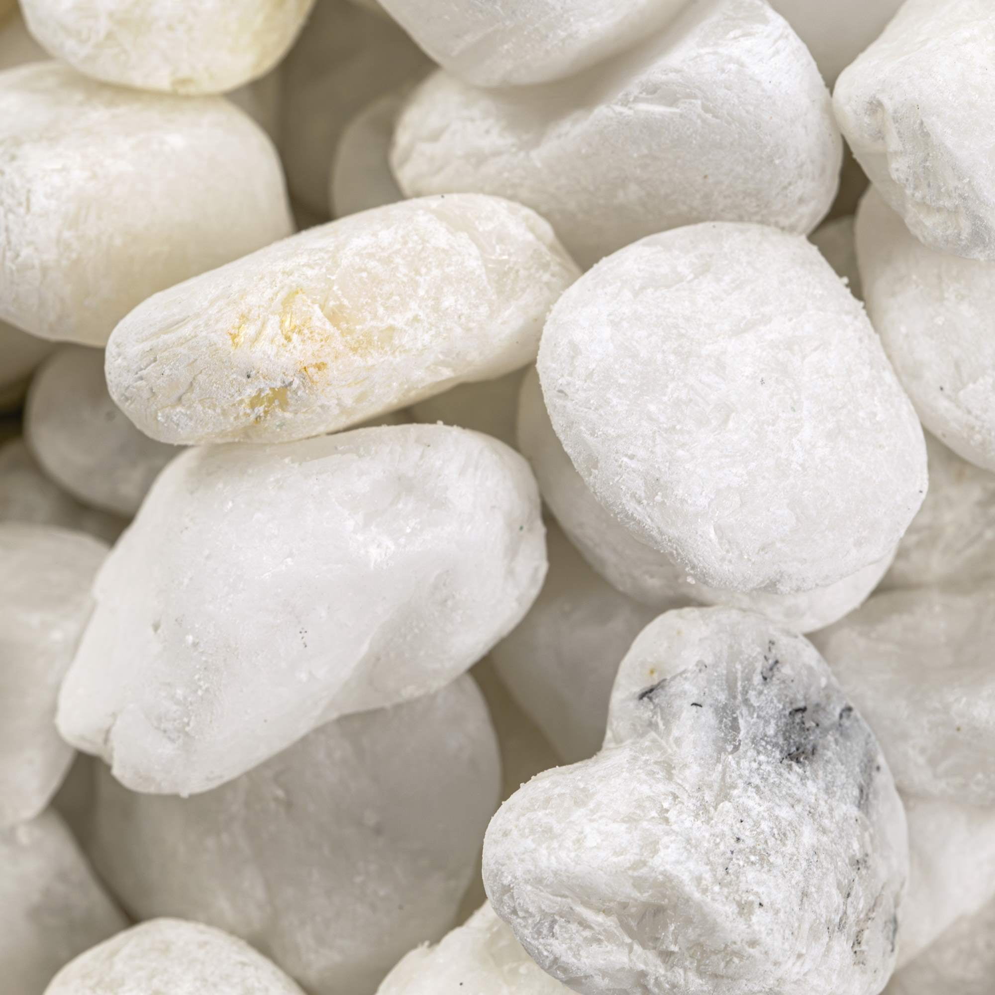 Himalaya White Marble 0.5 cu. ft. per Bag (0.25 in. to 0.75 in.) Natural Bagged Pebbles