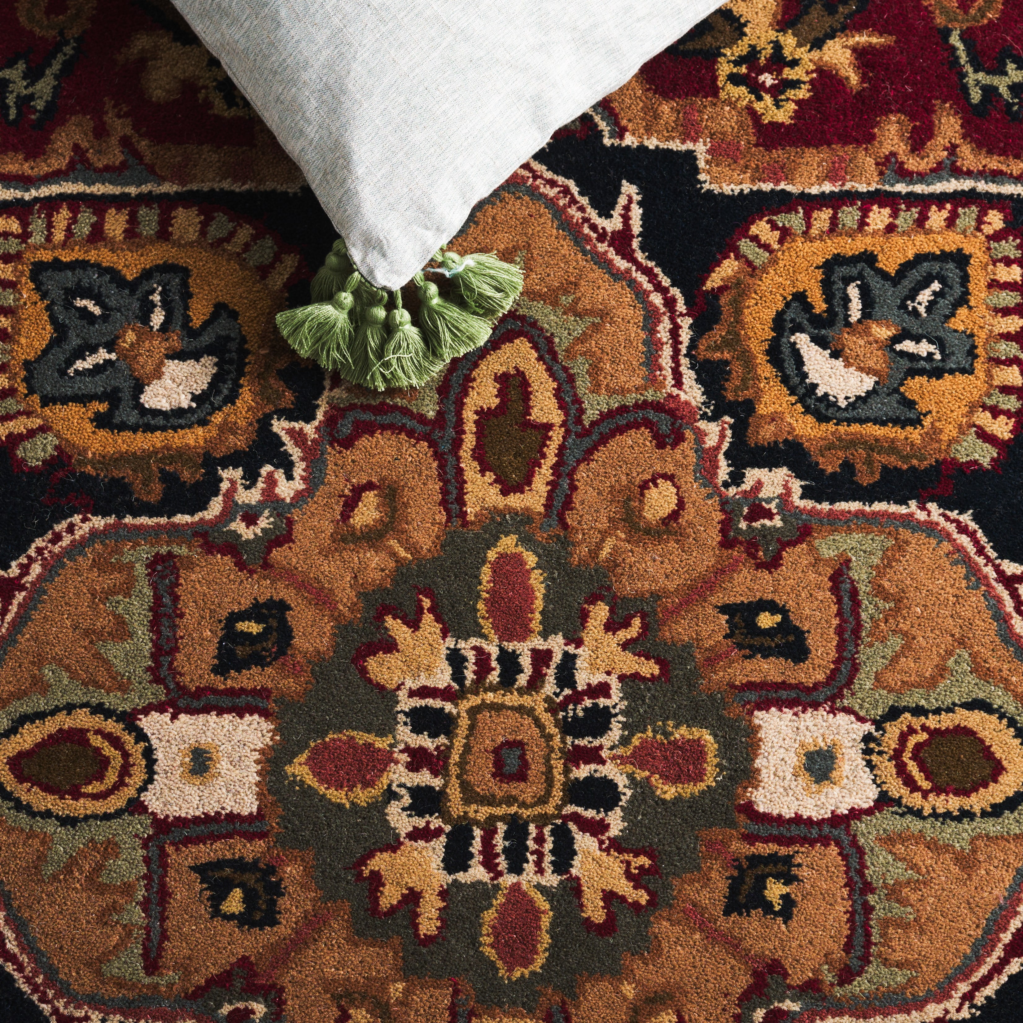 SAFAVIEH Classic Tatyanna Oriental Wool Area Rug, Assorted/Red, 8'3" x 11'