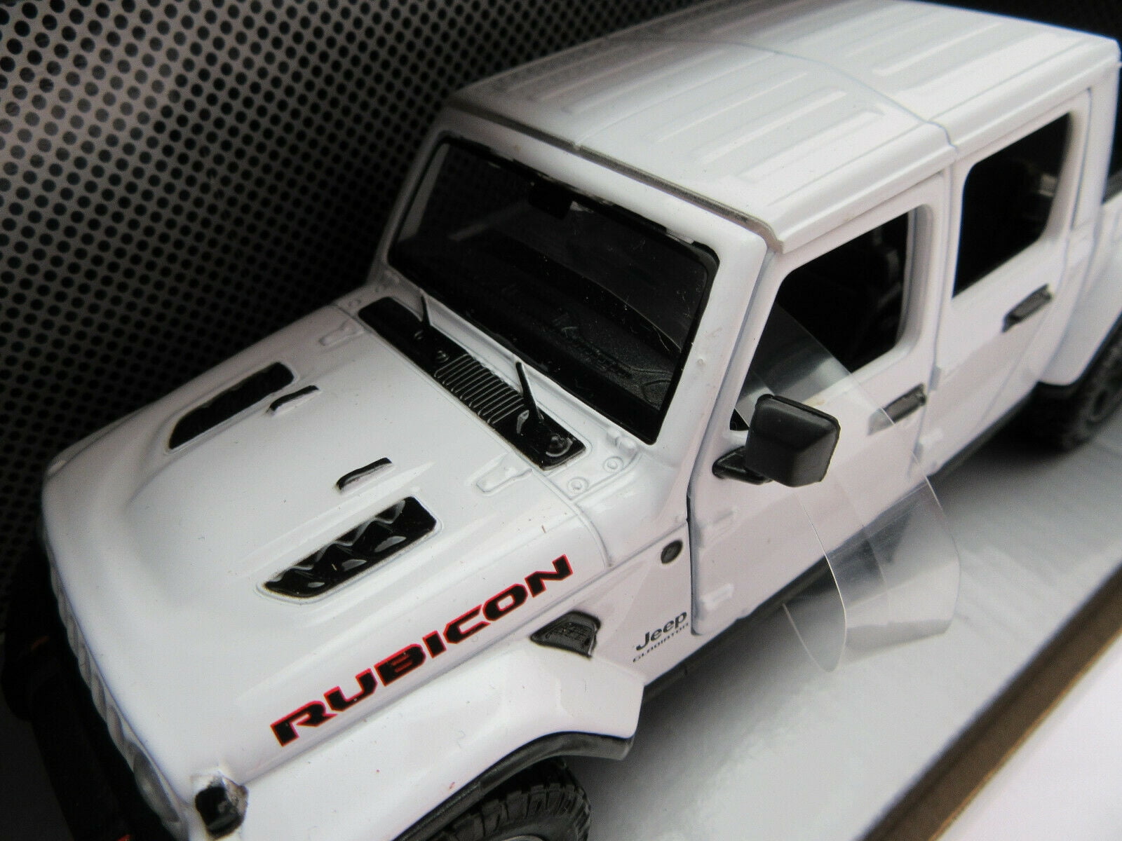 2021 Jeep Gladiator Rubicon (Closed Top) Pickup Truck Black 1/24-1/27 Diecast Model Car by Motormax