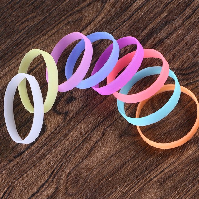 IFANLANDOR 8Pcs Glow Bracelets for Parties and Events Luminous Silicone Bands for Children