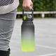 thumbnail image 5 of Botella de bebida deportiva gratuita con marca de tiempo y cubierta de bloqueo, botella de agua de plástico a prueba de fugas para camping gimnasio (amarillo negro, 1,5 L), 5 of 5