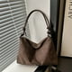 thumbnail image 4 of Bolso de hombro retro para viajeros, nuevo bolso de mensajero de invierno 2025 que combina con todo, el diseño de nicho popular de este año., 4 of 5