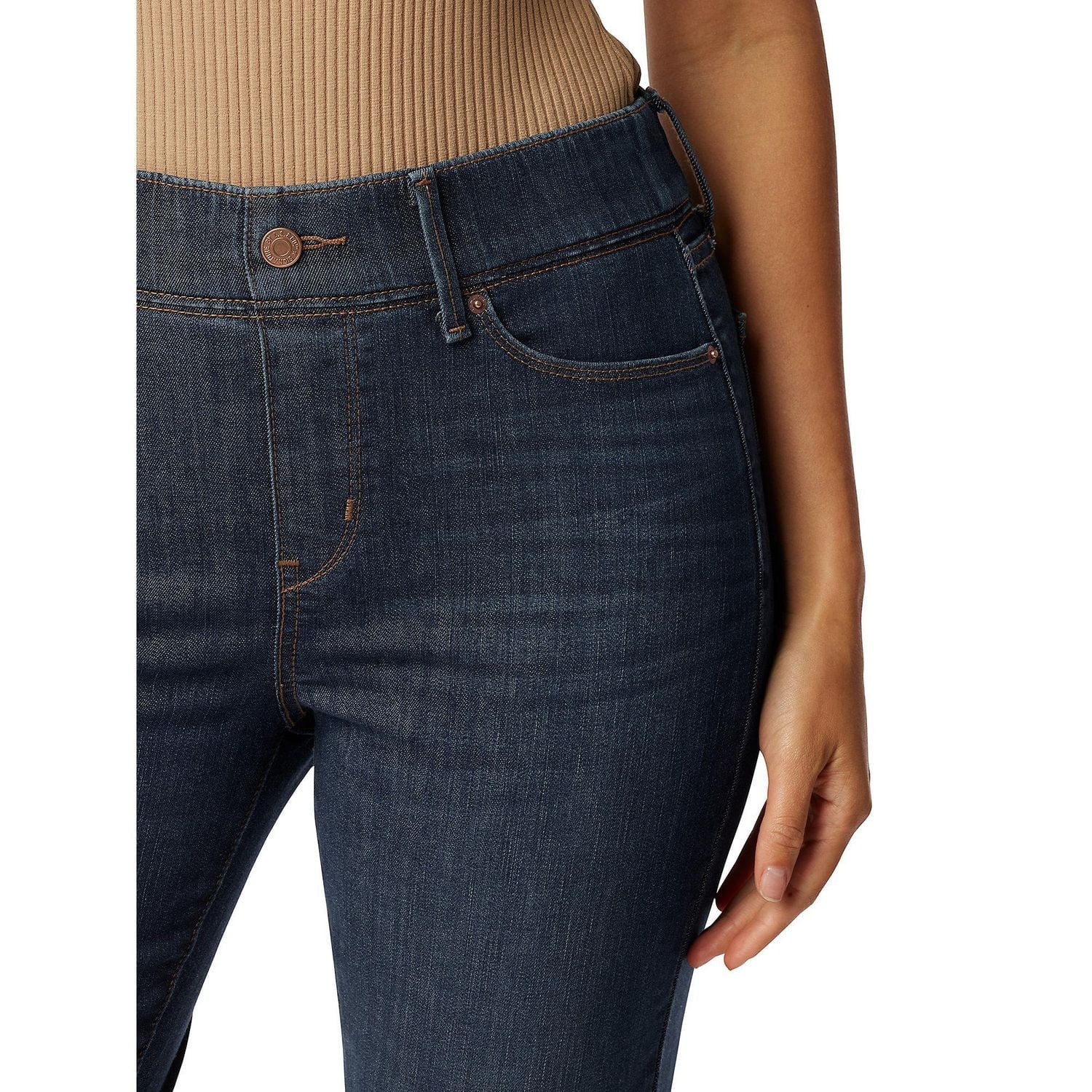 Levi Strauss Signature™ Women’s Shaping Perfect Pull-On Straight Jeans