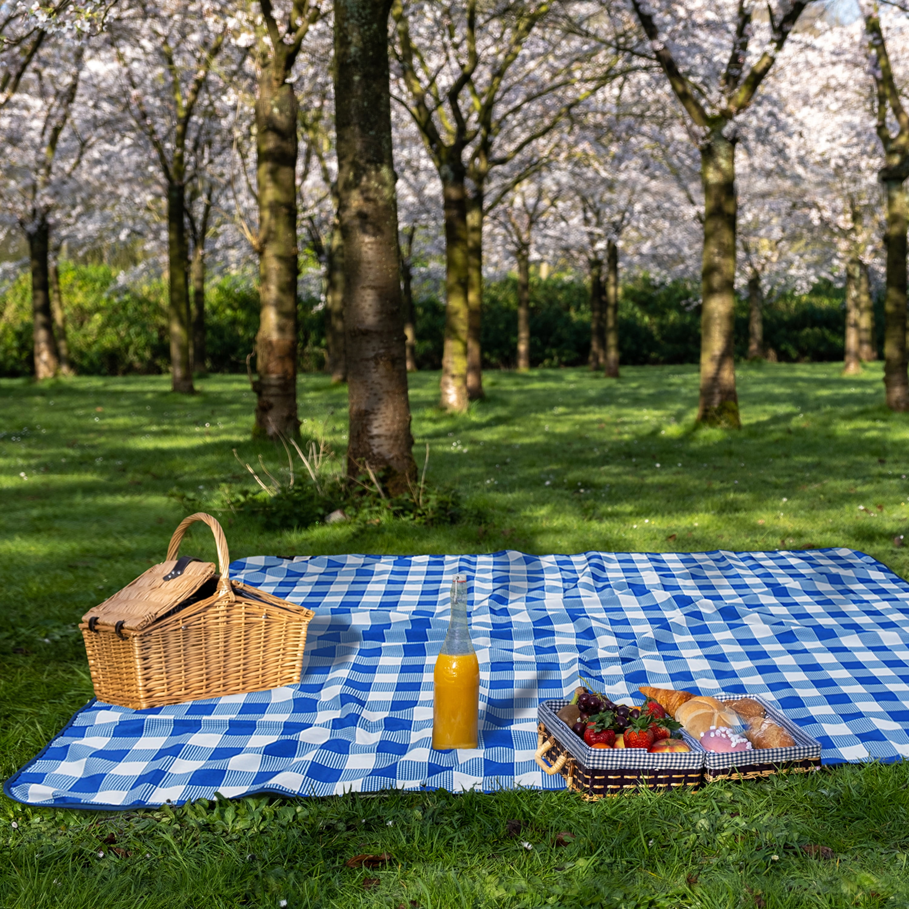 Tirrinia Large Picnic Blanket Beach Blankets, 80''x60'' Gingham Picnic Mat Waterproof Sand Proof Foldable Portable for Outdoor Camping Hiking Travel Grass Park Music Festival Lawn Mats, Blue