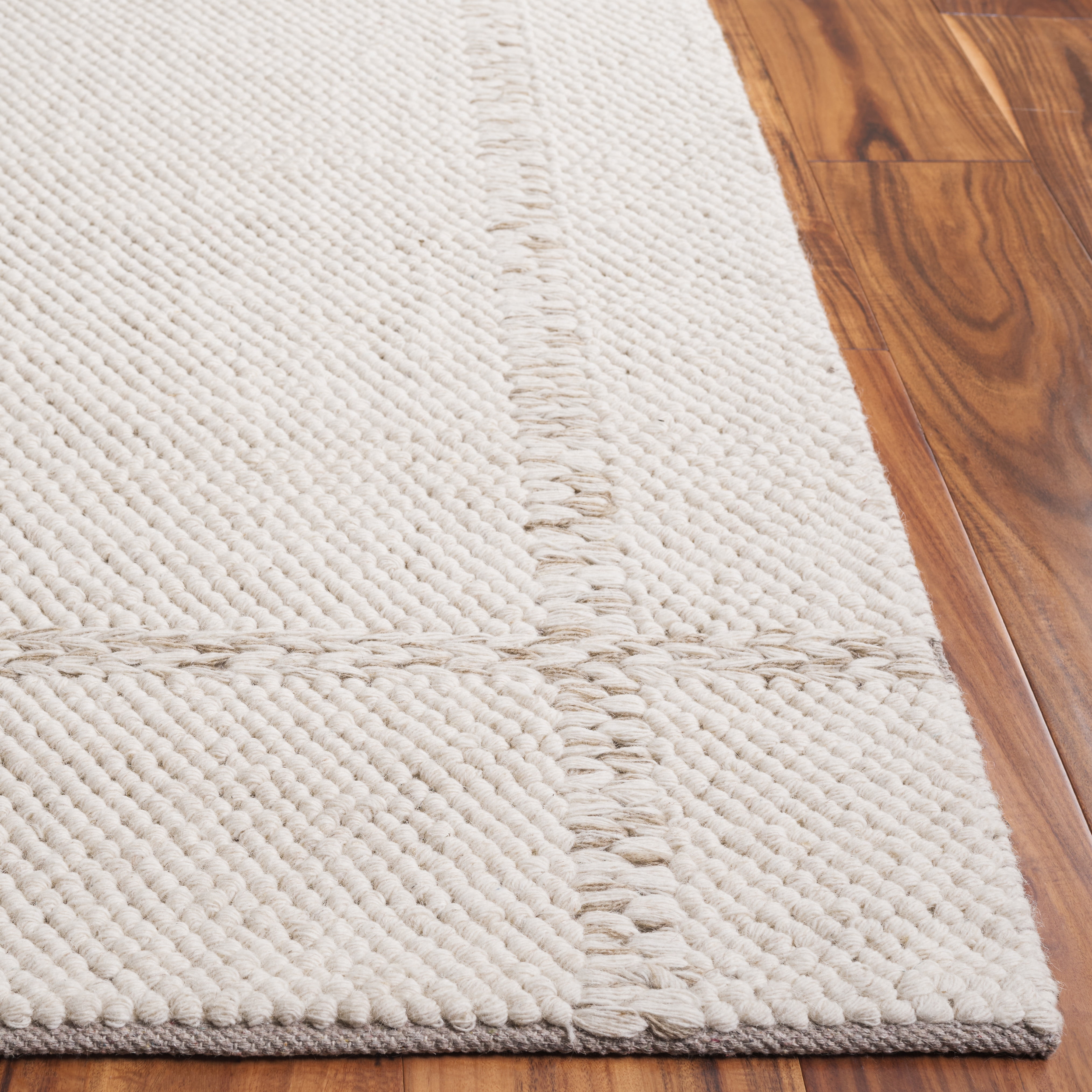 SAFAVIEH Natura Devona Bordered Area Rug, Ivory, 5' x 8'