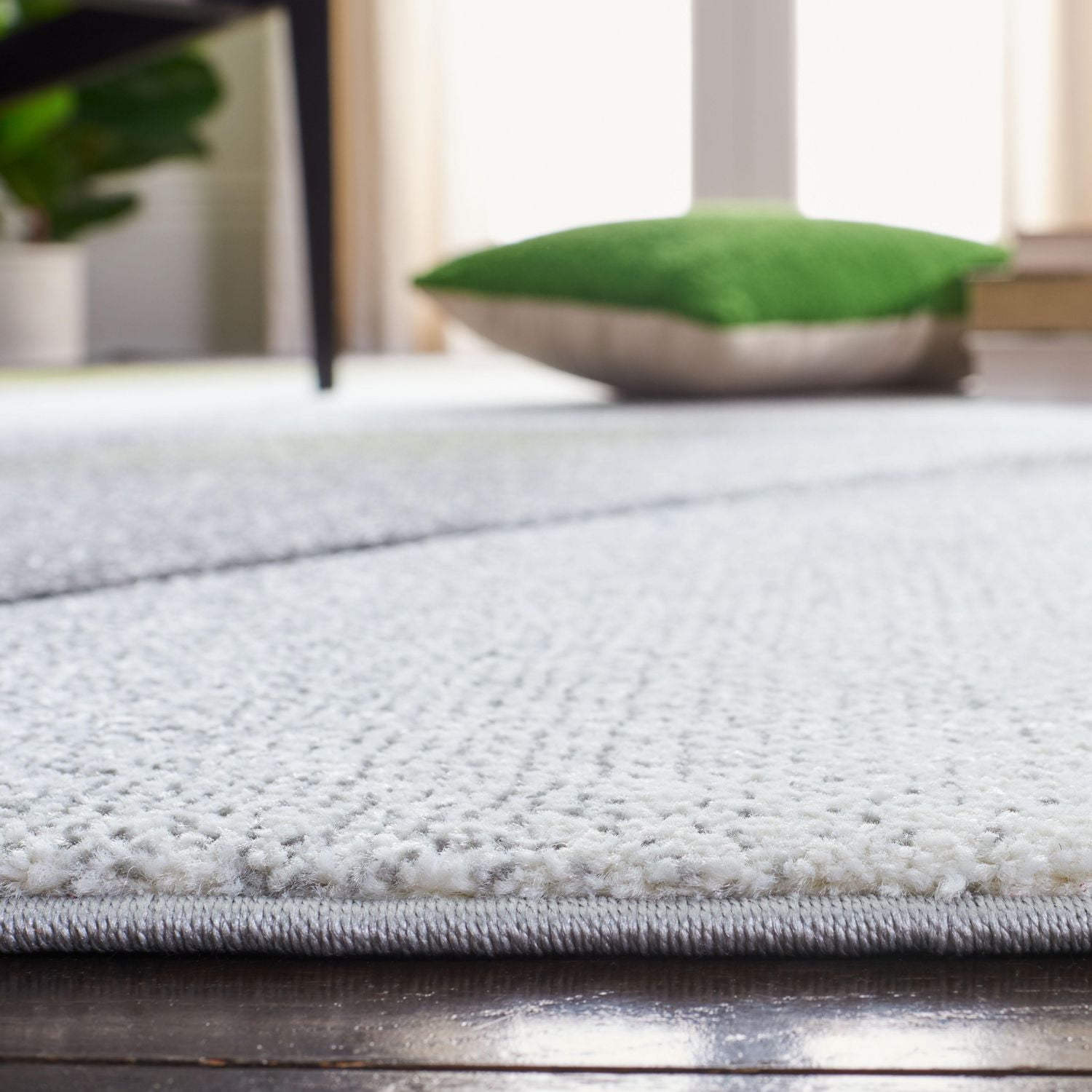 Safavieh Hollywood Salome Abstract Area Rug