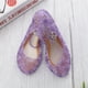 thumbnail image 5 of par de hermosas sandalias de plástico color gelatina para niñas pequeñas, talla 37, color morado., 5 of 7