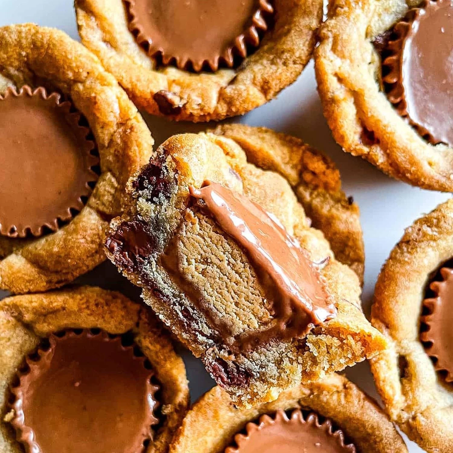 Reese’s Peanut Butter Cups Miniatures Assortment, Individually Wrapped Foils, Bulk Chocolate Holiday Candy (5 Pounds)