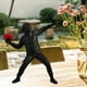thumbnail image 5 of Estatua del lanzador de flores Zulema de resina Negro, 5 of 5