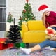thumbnail image 5 of Árbol de Navidad Artificial con Bisagras y Copos de Nieve, Ramas Fáciles de Instalar, Mini Árbol de Navidad con Adornos Navideños., 5 of 5