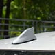 thumbnail image 4 of Antena de aleta de tiburón universal para coche, señal de radio AM FM, antena decorativa para techo El 17x7.5x6cm, 4 of 8