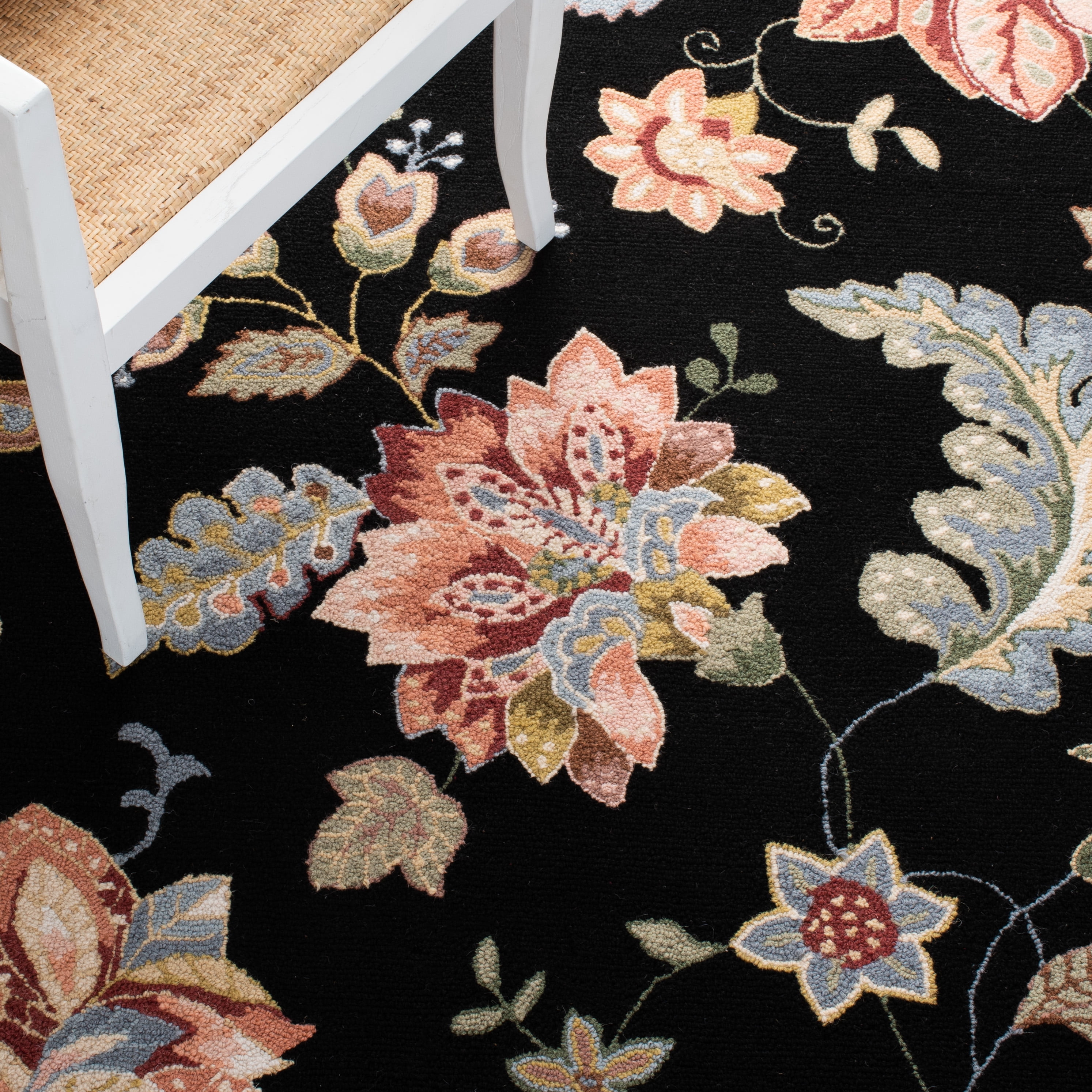 Safavieh Chelsea Emmet Bordered Wool Area Rug, Black, 6' x 9'