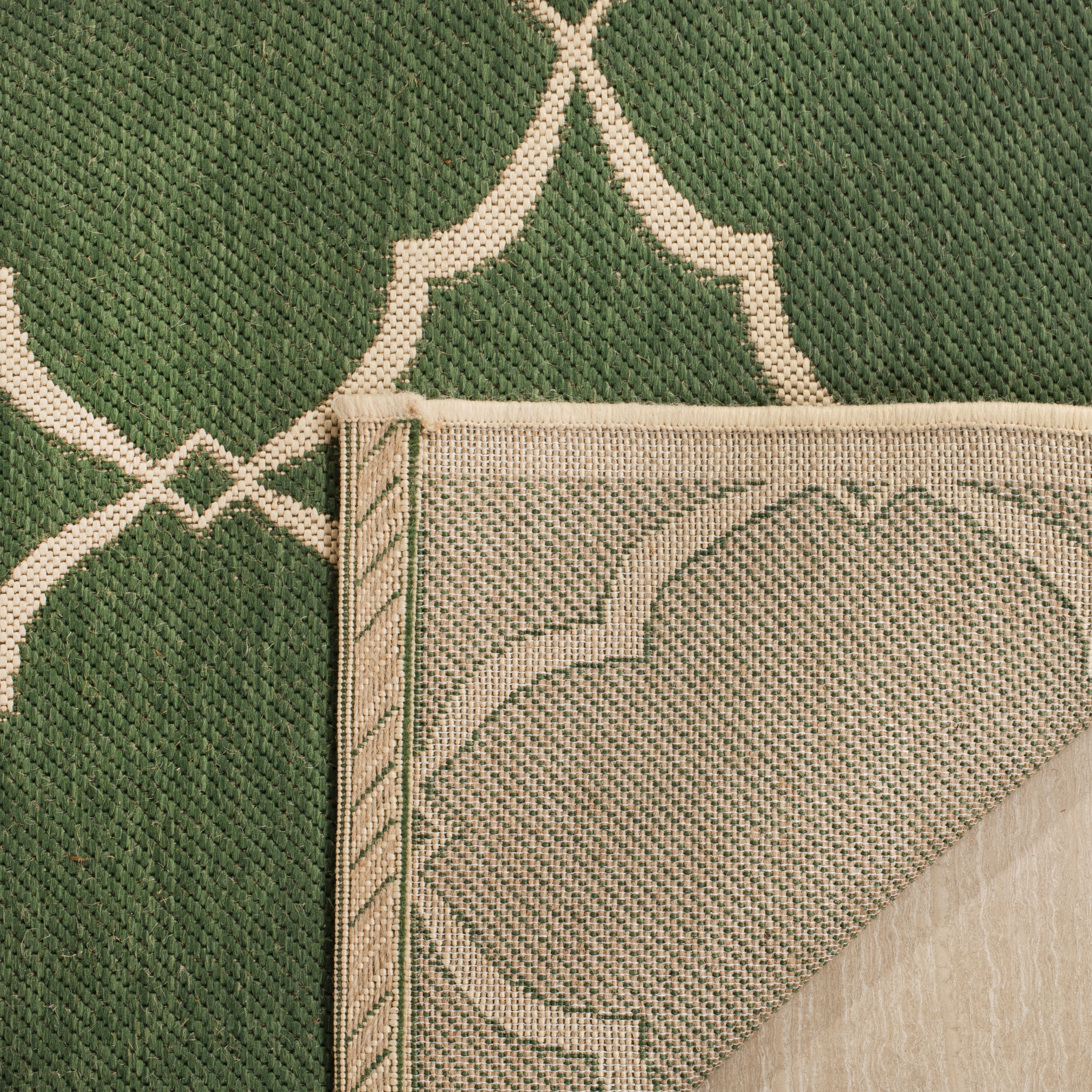 Safavieh Linden Ognena Geometric Indoor/Outdoor Area Rug, Green/Creme, 6'7" x 6'7" Square