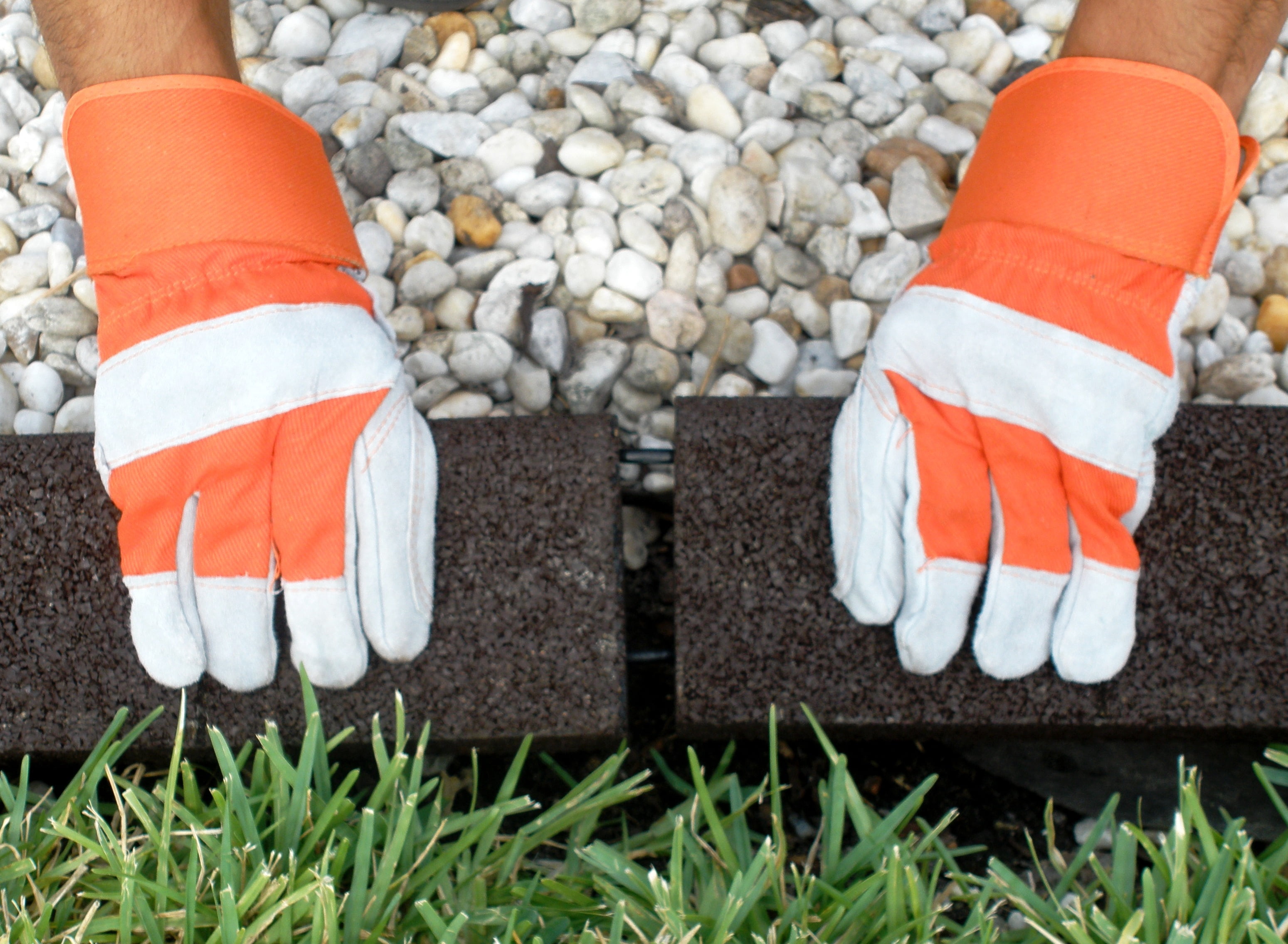 EcoBorder EarthCurb Black Recycled Rubber 4ft Lawn Edging (4pc Box)