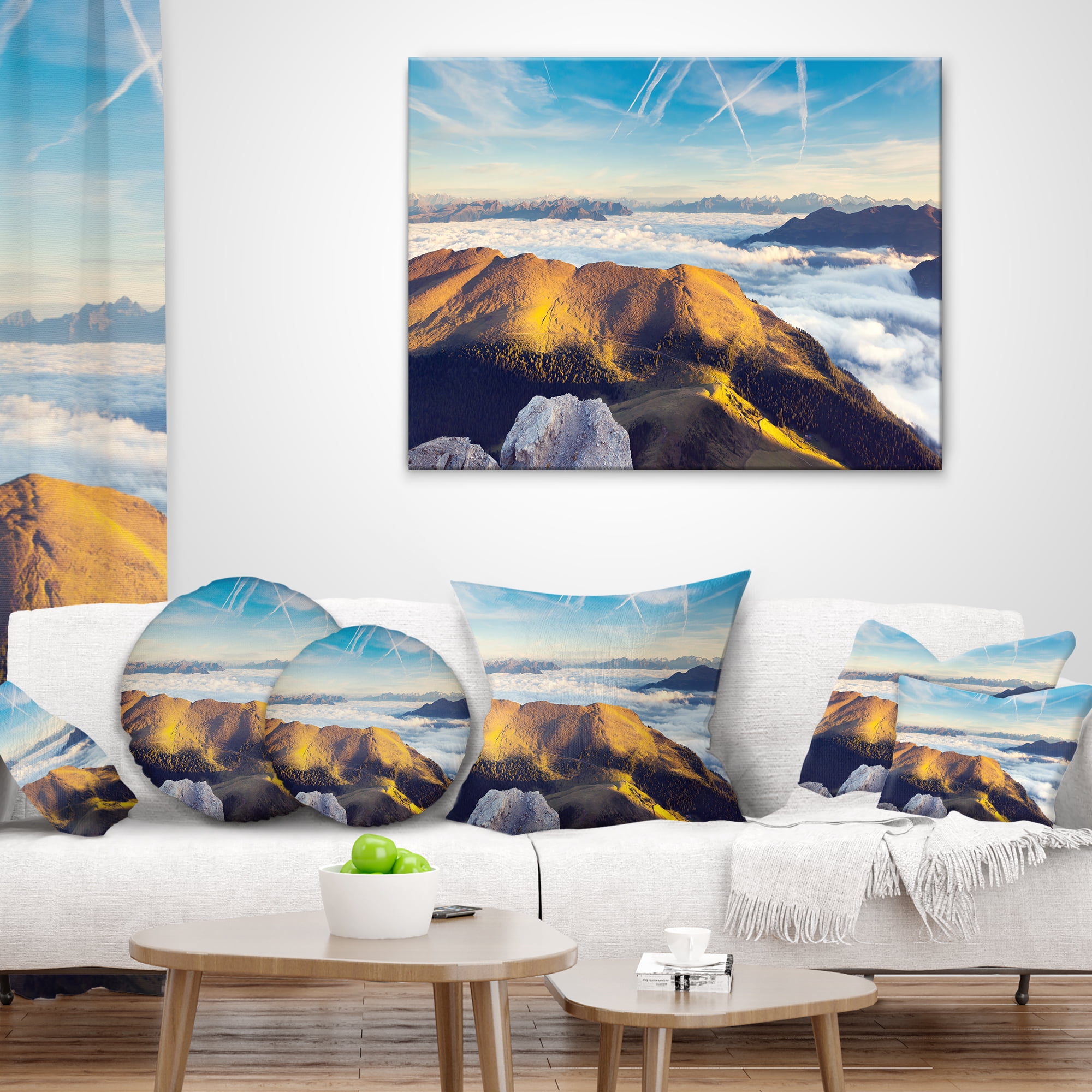 Designart Fantastic View of Val Gardena Valley - Seashore Throw Pillow - 18x18