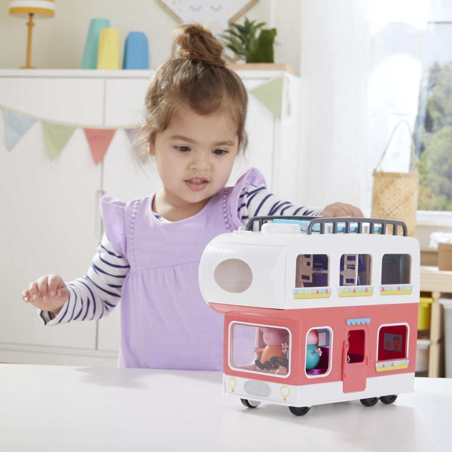 Peppa Pig Toys Peppa's Family Motorhome Playset, Preschool Toys for Ages 3+ with Sound Effects