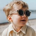 thumbnail image 3 of Nuevas Gafas De Sol De Moda Para Niños, Bonitas Gafas De Sol Redondas A Prueba De Rayos Ultravioleta De Color Sólido Para Niños, Gafas Para Playa, Piscina Speravity AP007339-04, 3 of 3