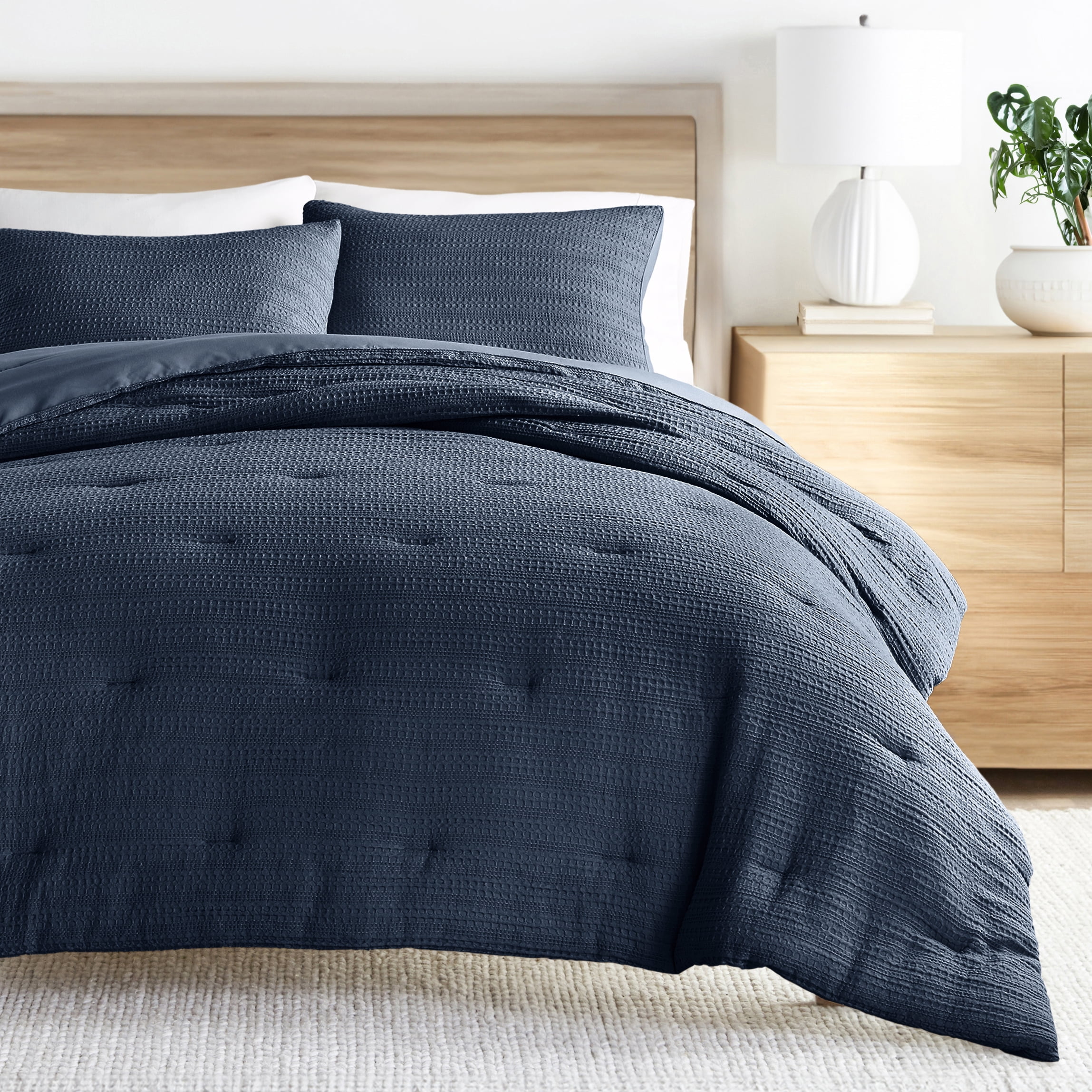 Noble Linens 3 Piece Navy Waffle Textured All Season Down-Alternative Comforter Set, Full/Queen