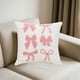 thumbnail image 1 of Fundas de cojín con nudo de mariposa para sofá | Cojines decorativos de 45 x 45 cm para salón | Tela suave con diseño en rosa y blanco, 1 of 6