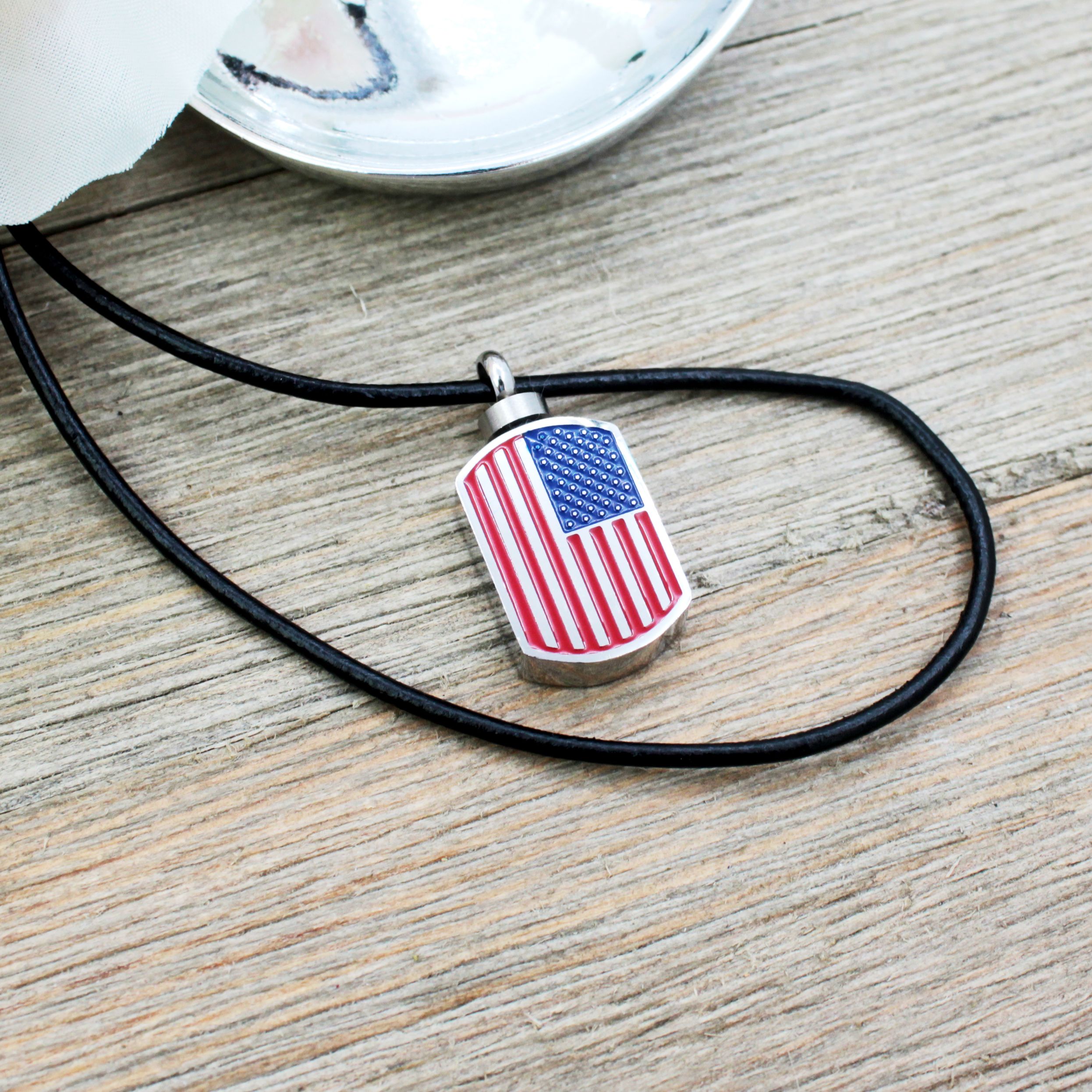 United States Flag Dog Tag Ashes Holder Cremation Urn Necklace for Ashes Memorial Keepsake Necklace Cremation Jewelry With Funnel Kit