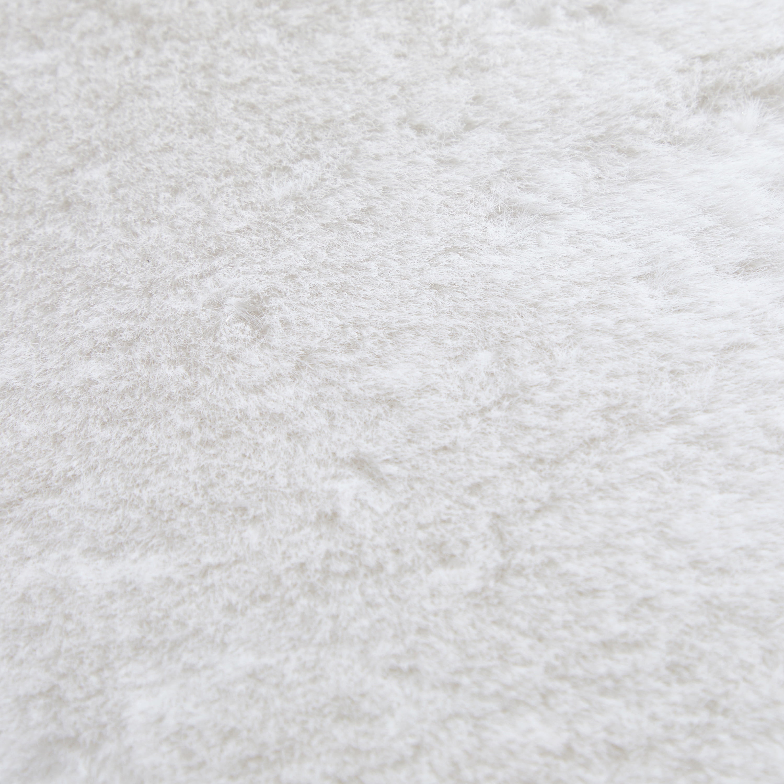 Better Homes & Gardens 2 Piece Faux Fur Bath Rug Set, White, Polyester, 17" x 24" & 20" x 30"