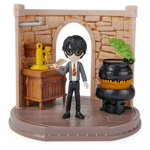 Wizarding World, Magical Minis Potions Classroom with Exclusive Harry Potter Figure and Accessories, Kids Toys for Girls and Boys Ages 5 and up