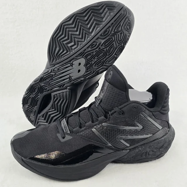 $120 New Balance Mens 9 Two WXY V4 Basketball Shoes Triple Black Sneakers NEW