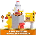 thumbnail image 3 of Set de juego Spaceship Rubble & Crew Launch & Spin con figura, 3 of 9