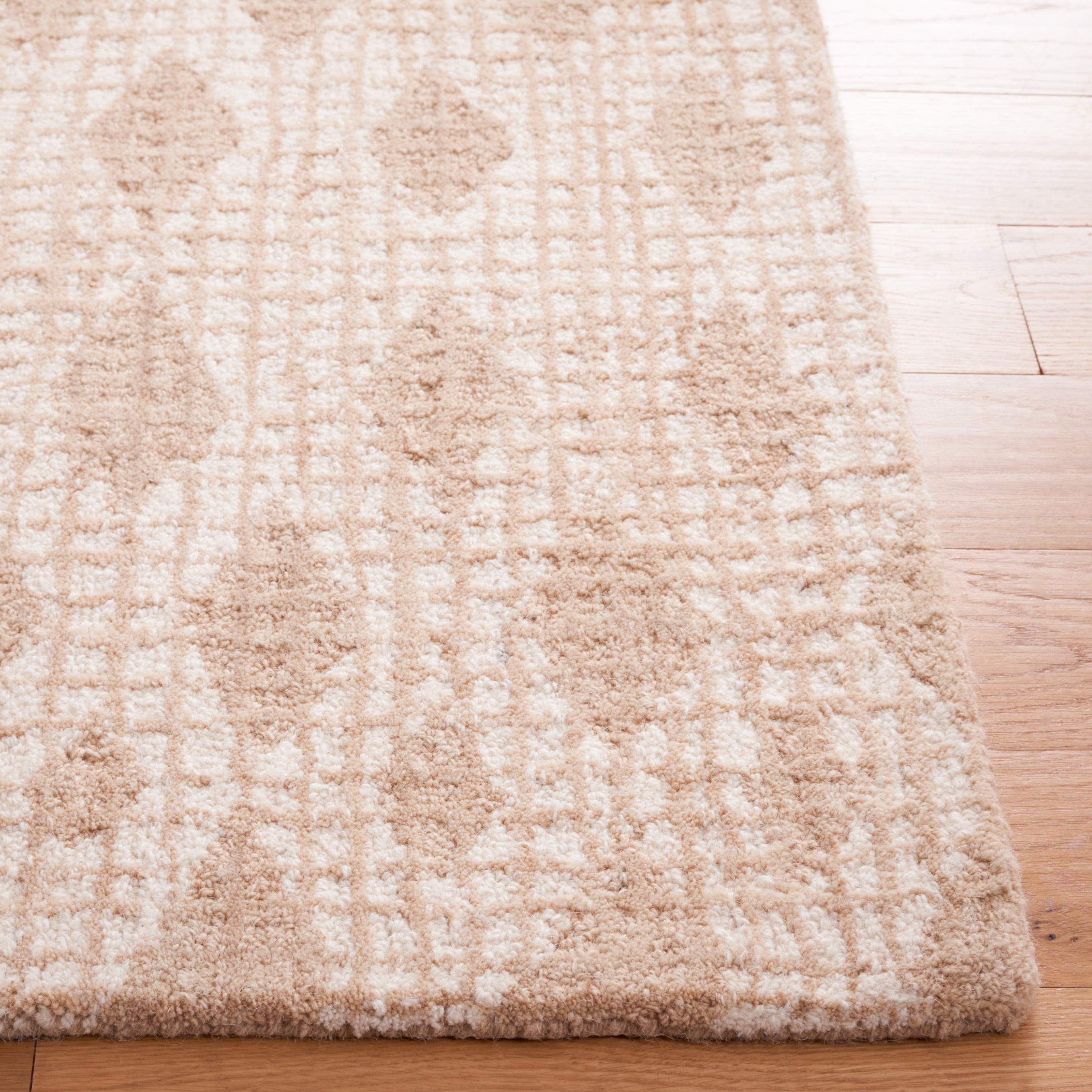 SAFAVIEH Abstract Darian Geometric Diamonds Area Rug, Beige/Ivory, 6' x 6' Square