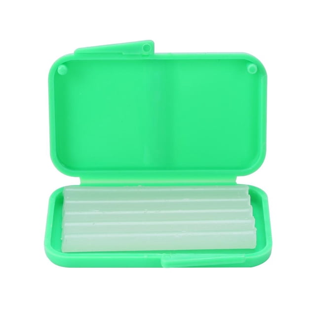 alivio irritación goma cera protector ortodoncia 5pcs/caja parafina médica Caja verde abierta, vista frontal centrada con cinco tiras blancas de cera en paralelo sobre la bandeja; cada tira 42 x 5 x 5 mm según especificación, material: parafina médica, empaque 55 x 35 x 10 mm. Adecuado para aplicar sobre brackets para reducir irritación; estuche portátil para transporte.