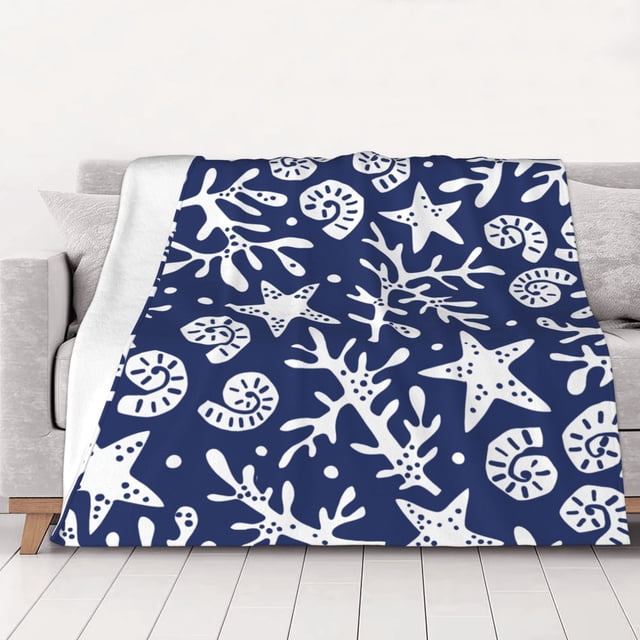 Manta de franela con diseño de conchas blancas, corales y estrellas de mar en color azul para decoración de dormitorio, sofá cama de 152 x 127 cm